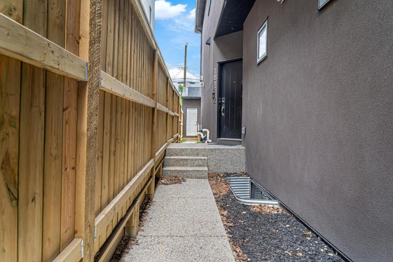 Contemporary Luxury 4 Bedroom House Near Downtown Calgary Exterior photo